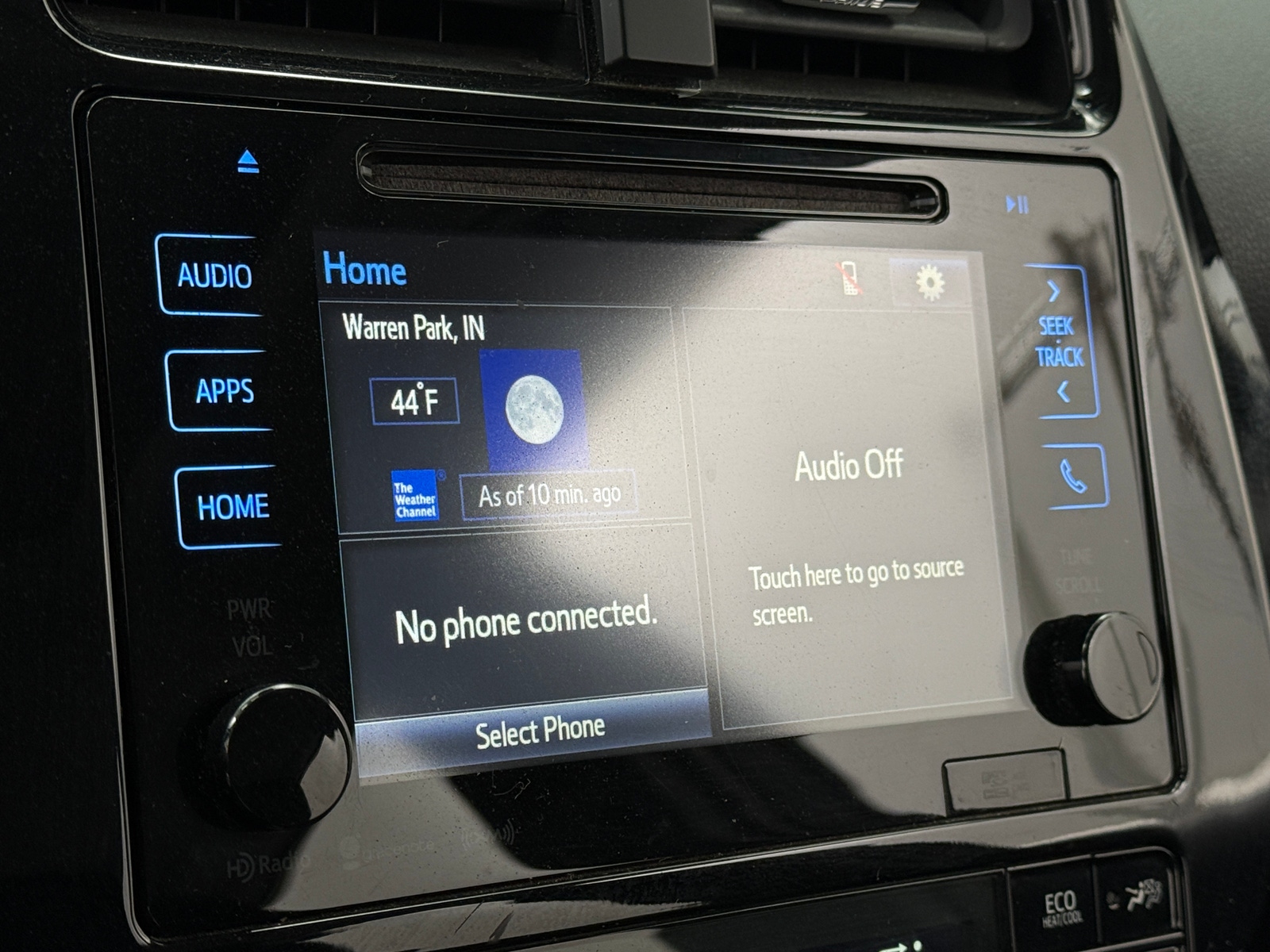 Thumbnail: 2018 Toyota Prius - 4