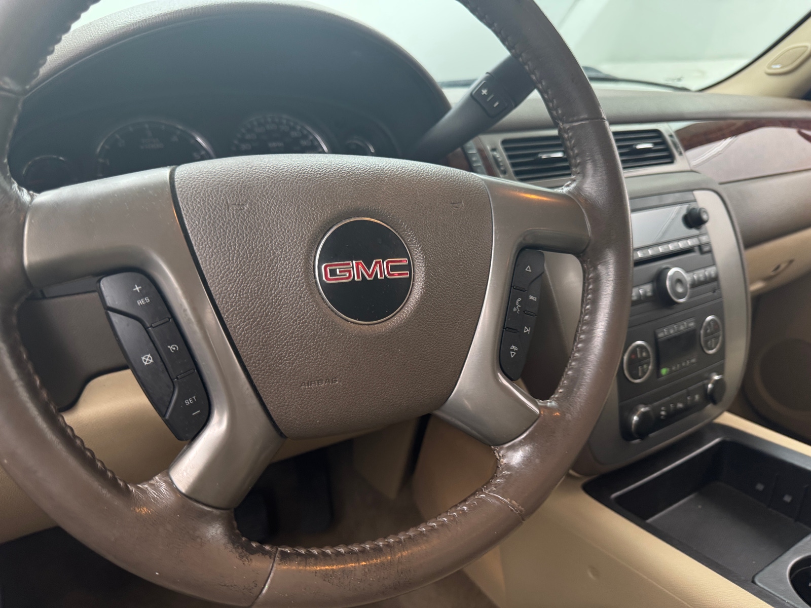 Thumbnail: 2011 GMC Yukon - 4