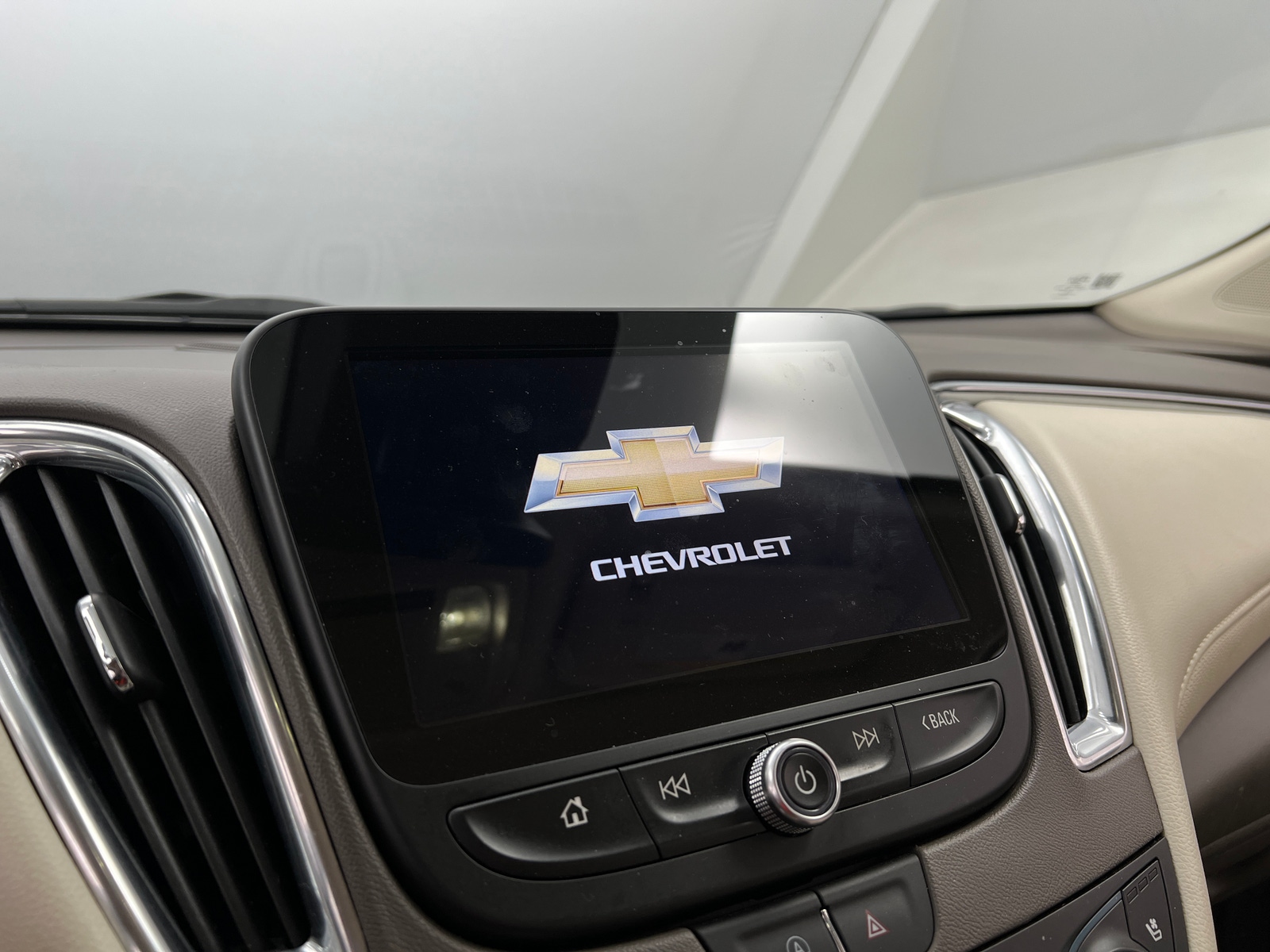 Thumbnail: 2024 Chevrolet Malibu - 3