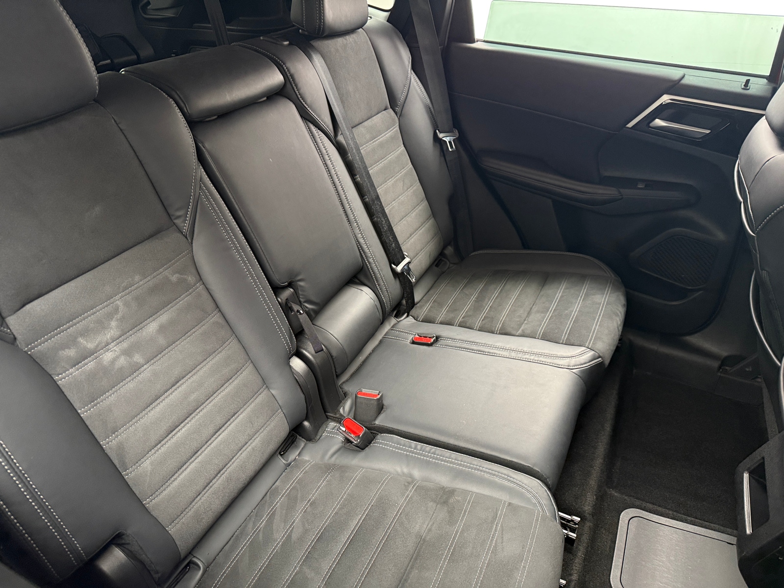 Thumbnail: 2023 Mitsubishi Outlander - 5