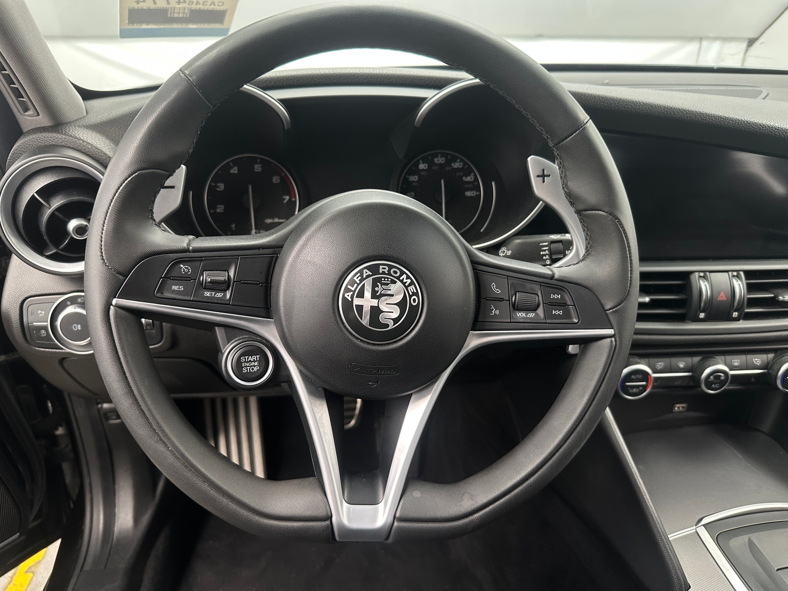 Thumbnail: 2019 Alfa Romeo Giulia - 4