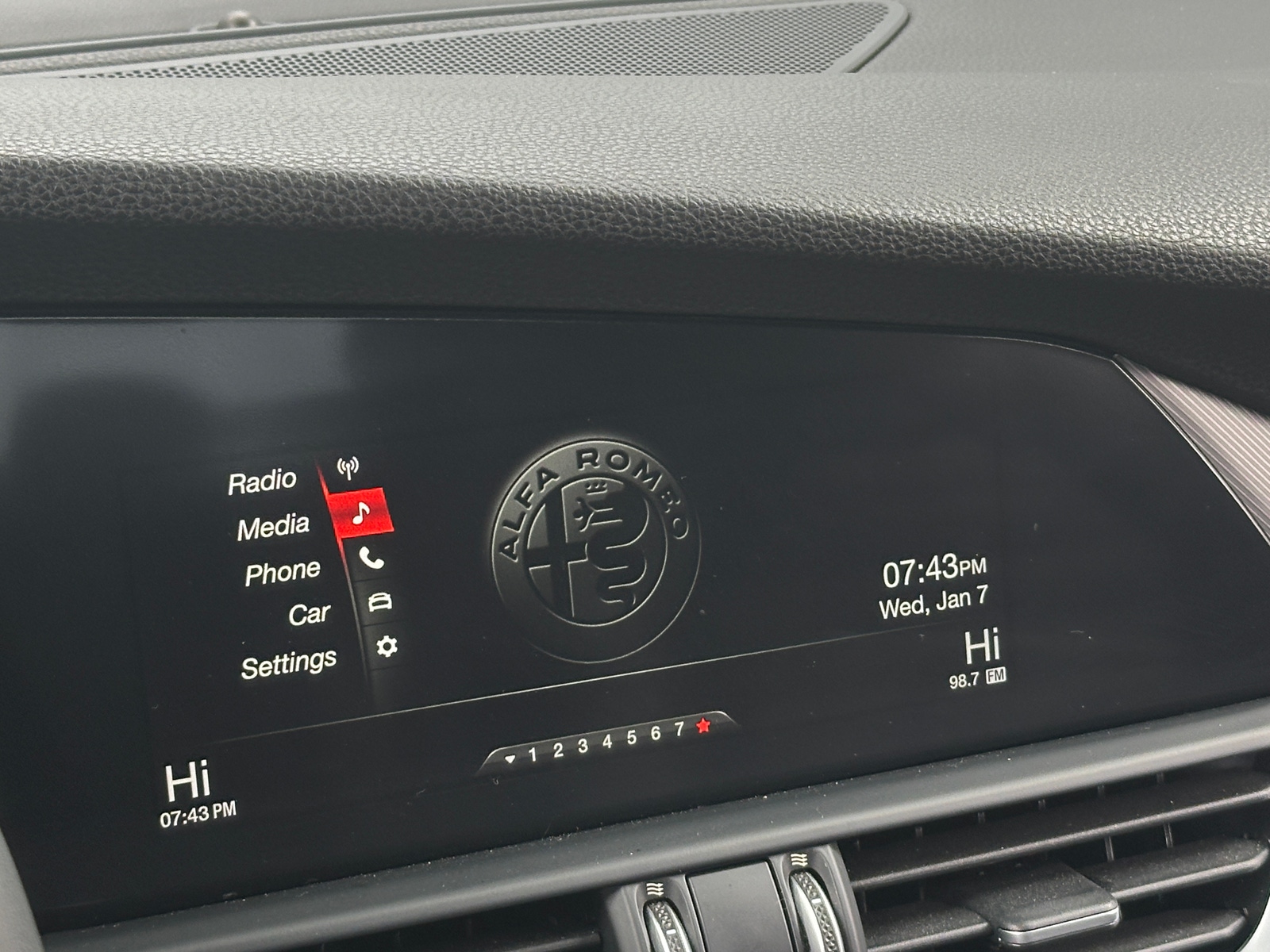 Thumbnail: 2019 Alfa Romeo Giulia - 3