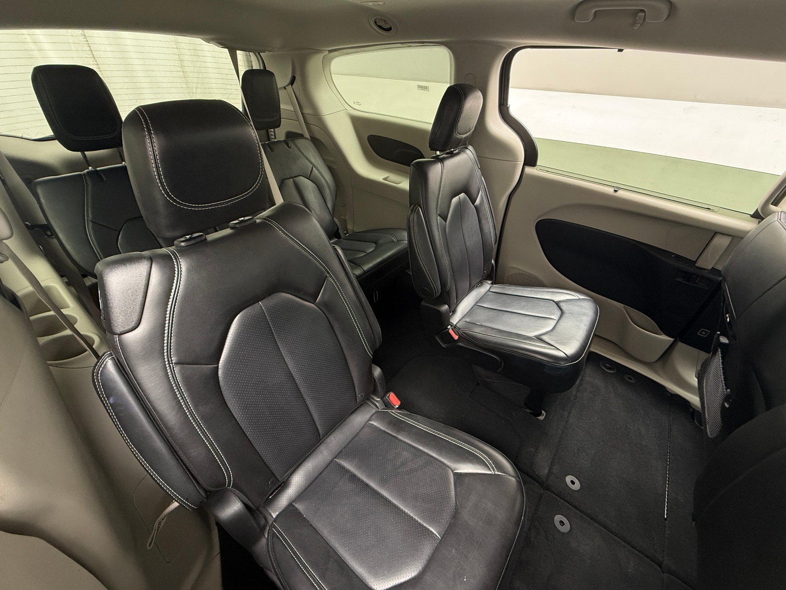 Thumbnail: 2023 Chrysler Pacifica - 5