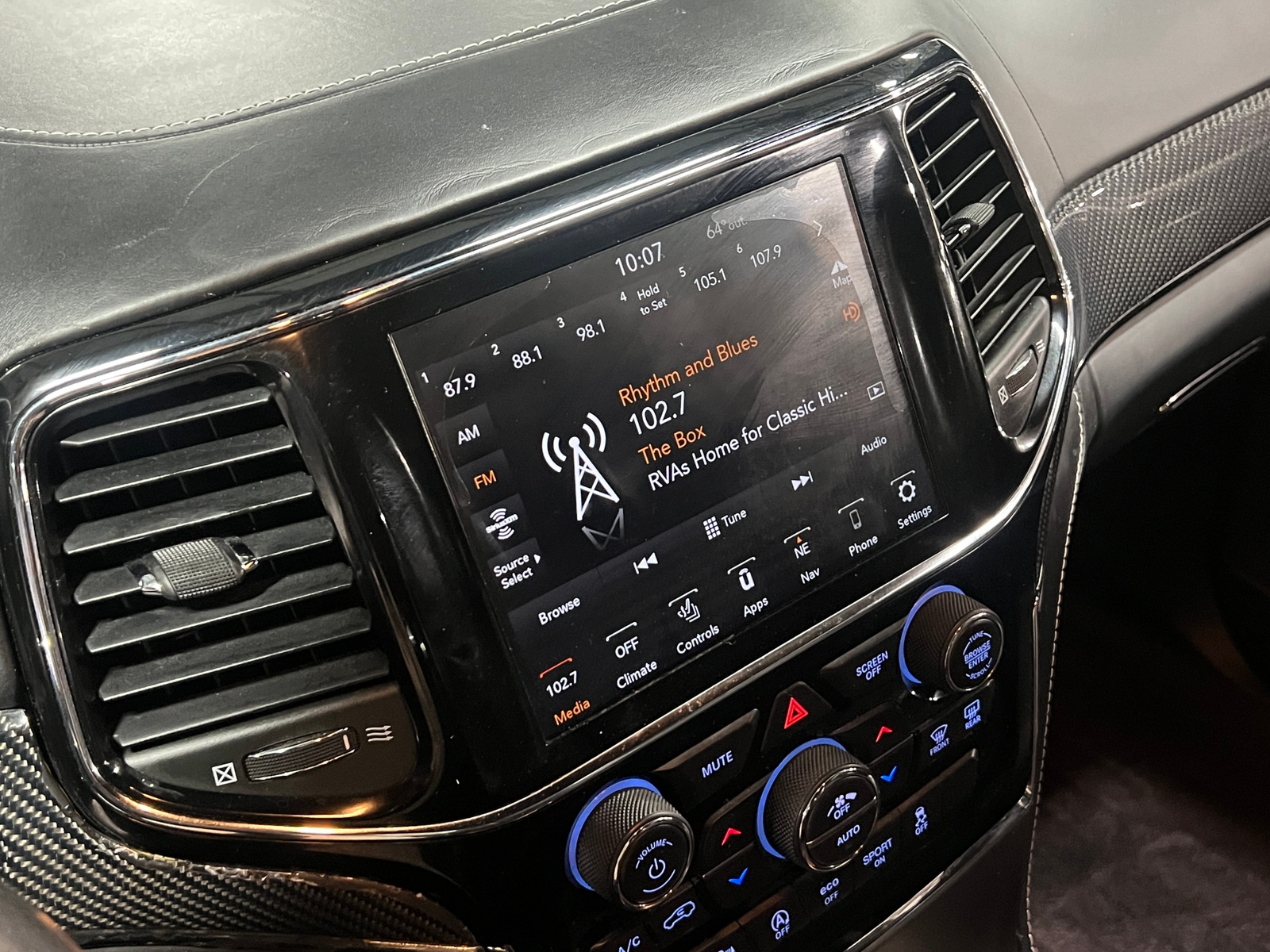 Thumbnail: 2017 Jeep Grand Cherokee - 3