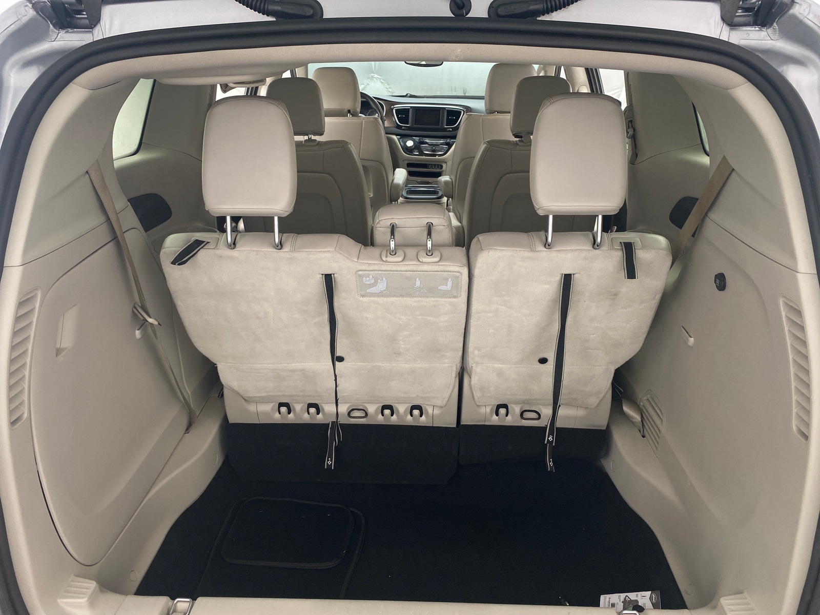 Thumbnail: 2021 Chrysler Voyager - 6