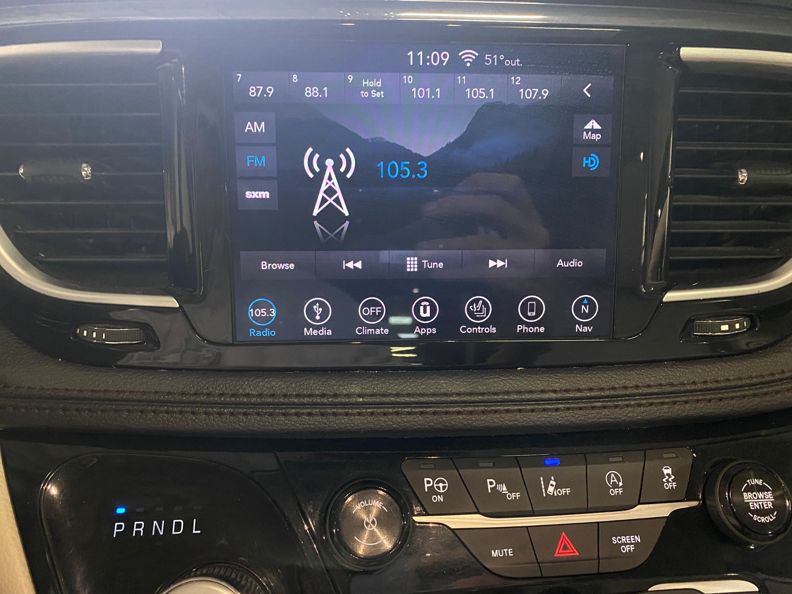 Thumbnail: 2018 Chrysler Pacifica - 3