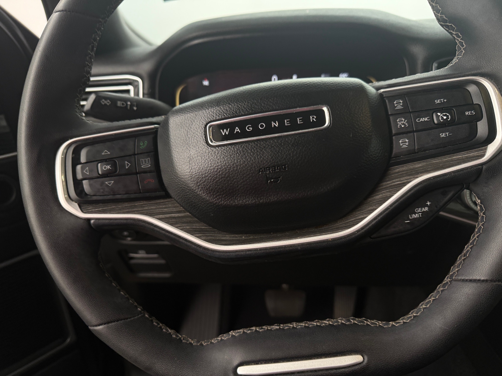 Thumbnail: 2022 Jeep Wagoneer - 4