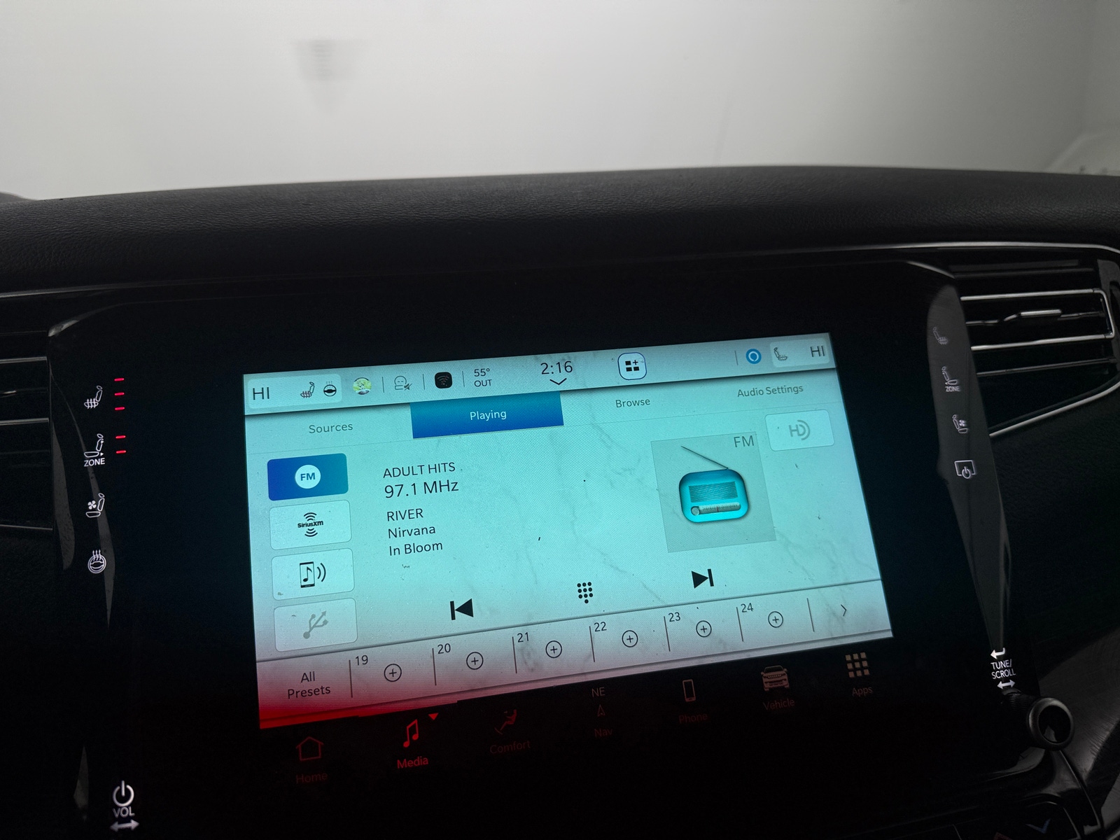 Thumbnail: 2022 Jeep Wagoneer - 3