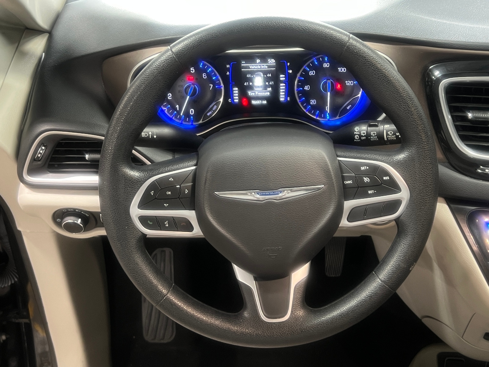 Thumbnail: 2021 Chrysler Voyager - 4