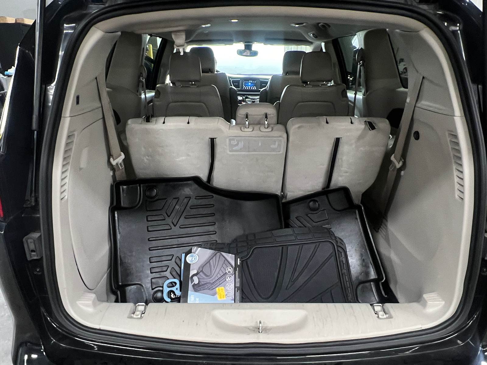 Thumbnail: 2021 Chrysler Voyager - 6