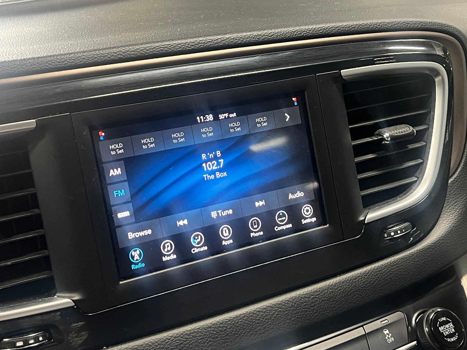 Thumbnail: 2021 Chrysler Voyager - 3