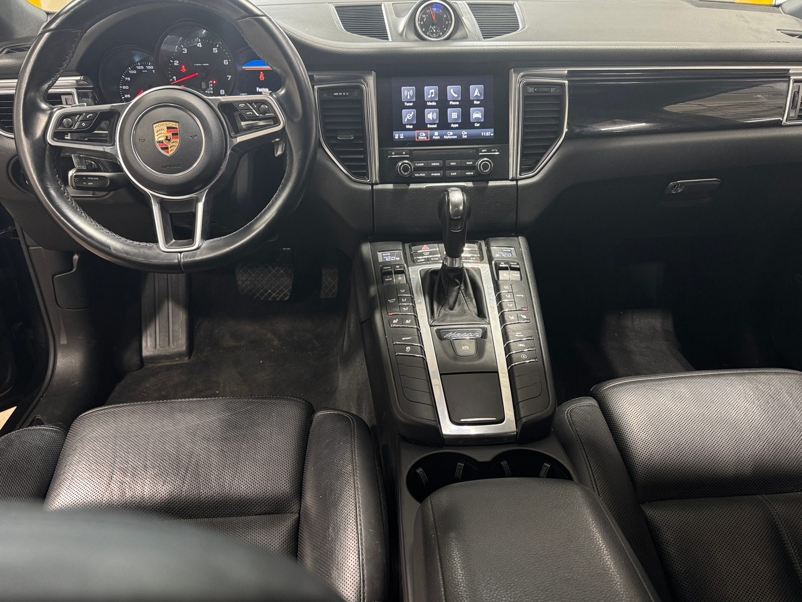 Thumbnail: 2017 Porsche Macan - 2