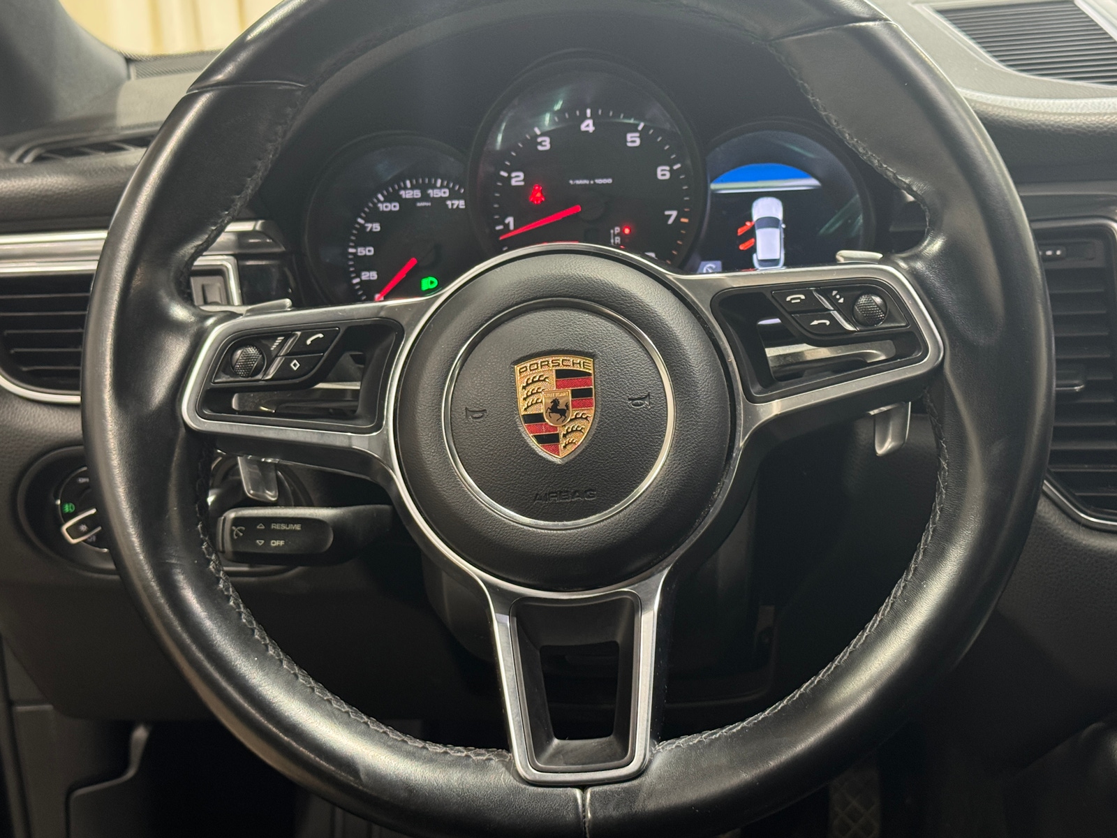 Thumbnail: 2017 Porsche Macan - 4