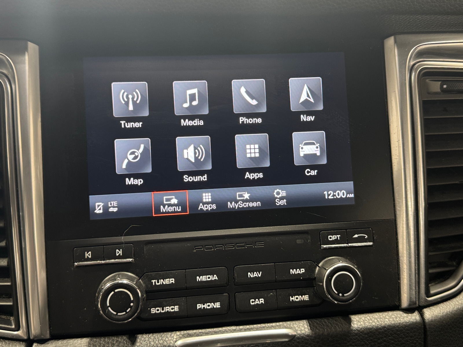 Thumbnail: 2017 Porsche Macan - 3