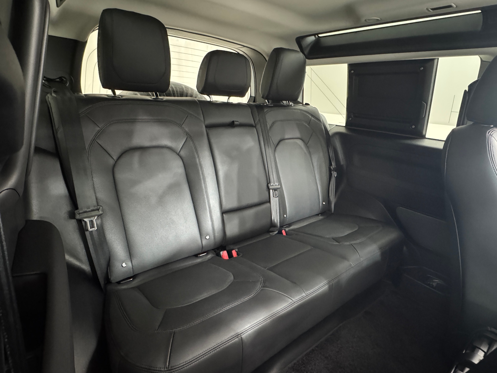 Thumbnail: 2023 Land Rover Defender - 5