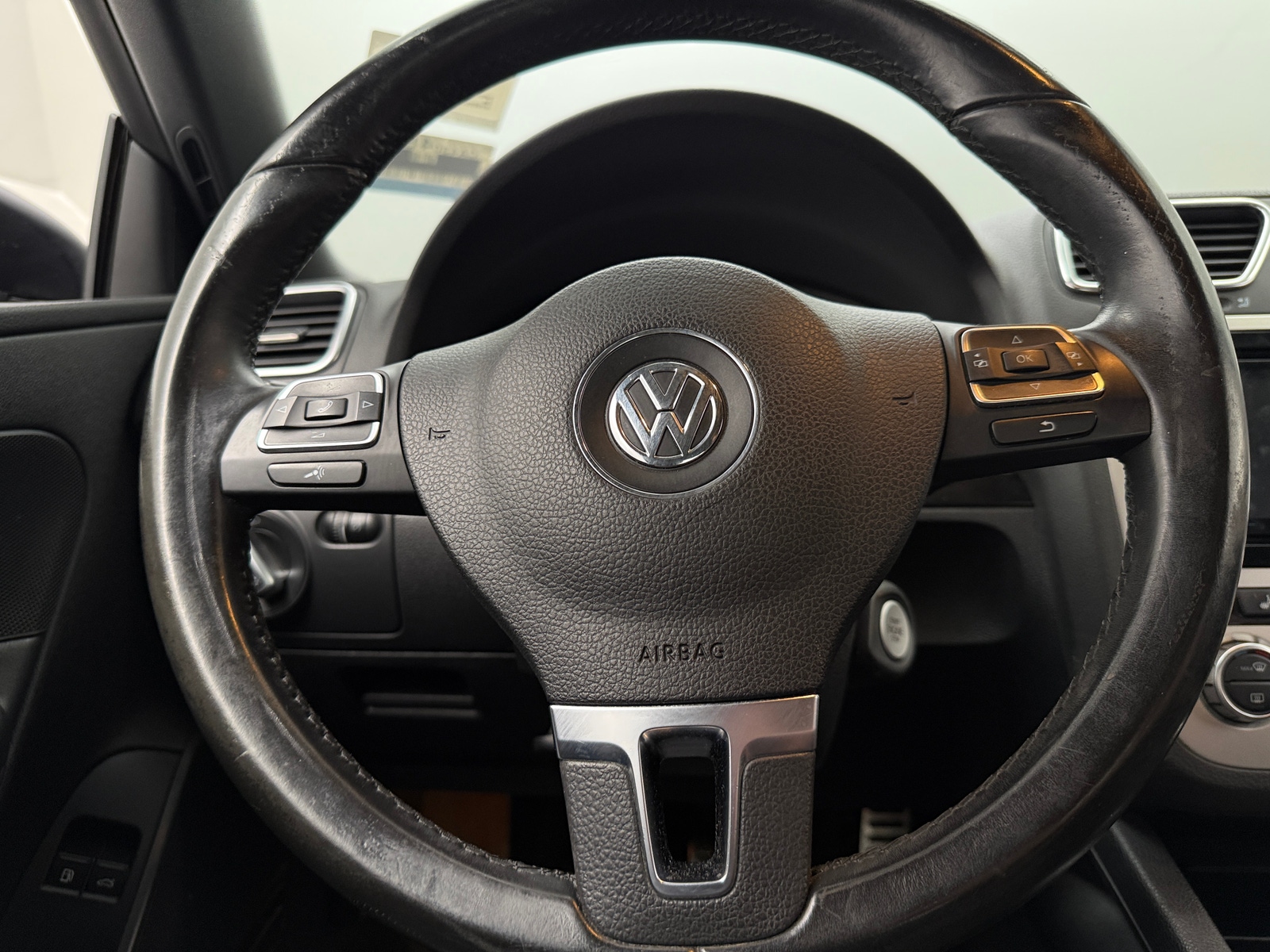 Thumbnail: 2014 Volkswagen Eos - 3