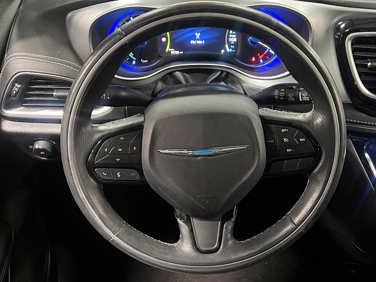 Thumbnail: 2020 Chrysler Pacifica - 4