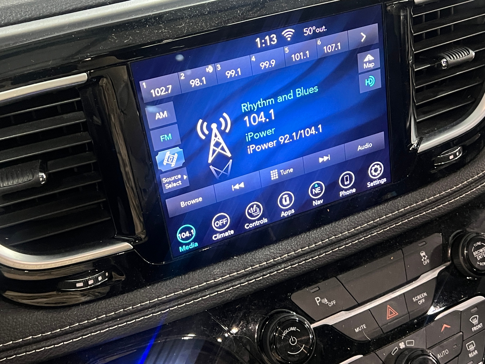 Thumbnail: 2020 Chrysler Pacifica - 3