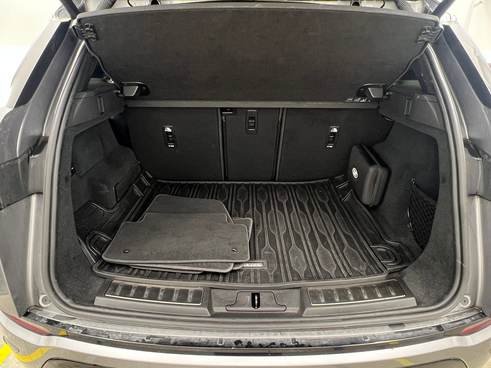 Thumbnail: 2024 Land Rover Range Rover Evoque - 6