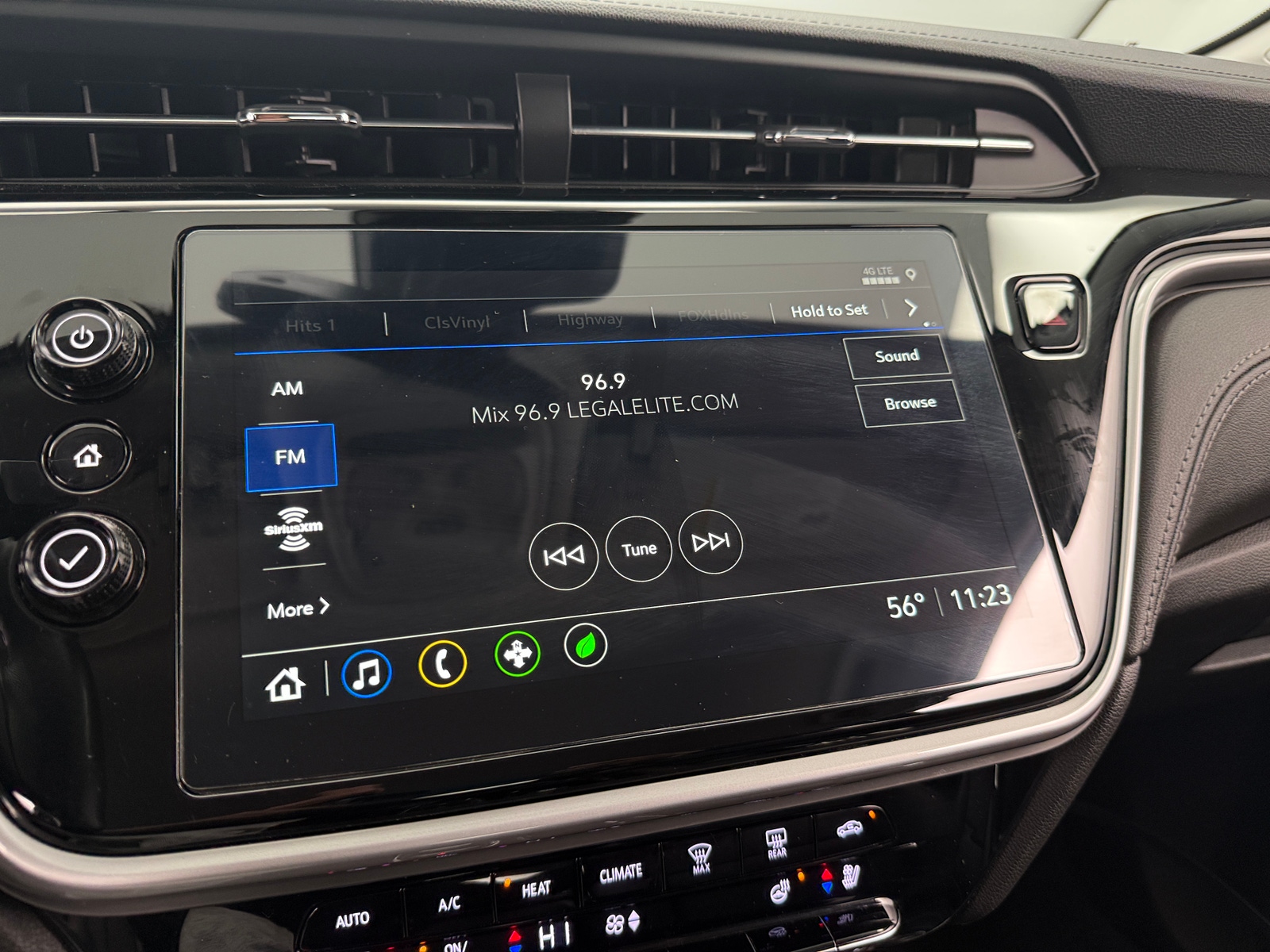 Thumbnail: 2023 Chevrolet Bolt EUV - 3