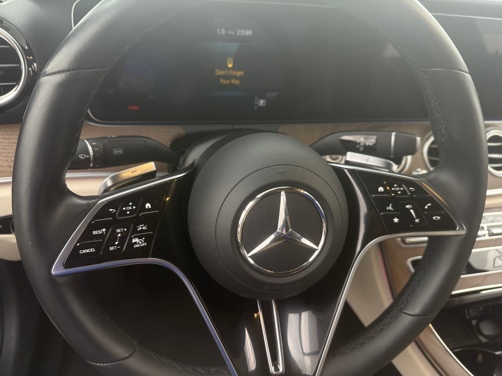 Thumbnail: 2023 Mercedes-Benz E-Class - 4