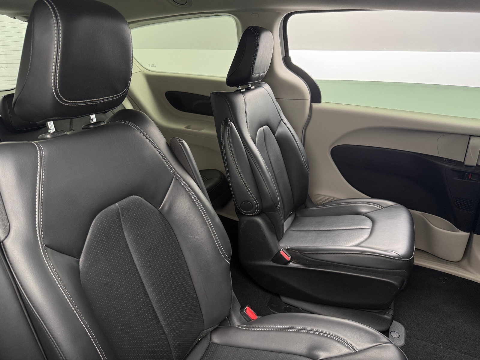 Thumbnail: 2023 Chrysler Pacifica - 5