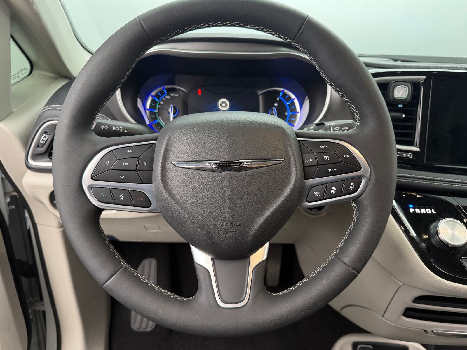 Thumbnail: 2023 Chrysler Pacifica - 4