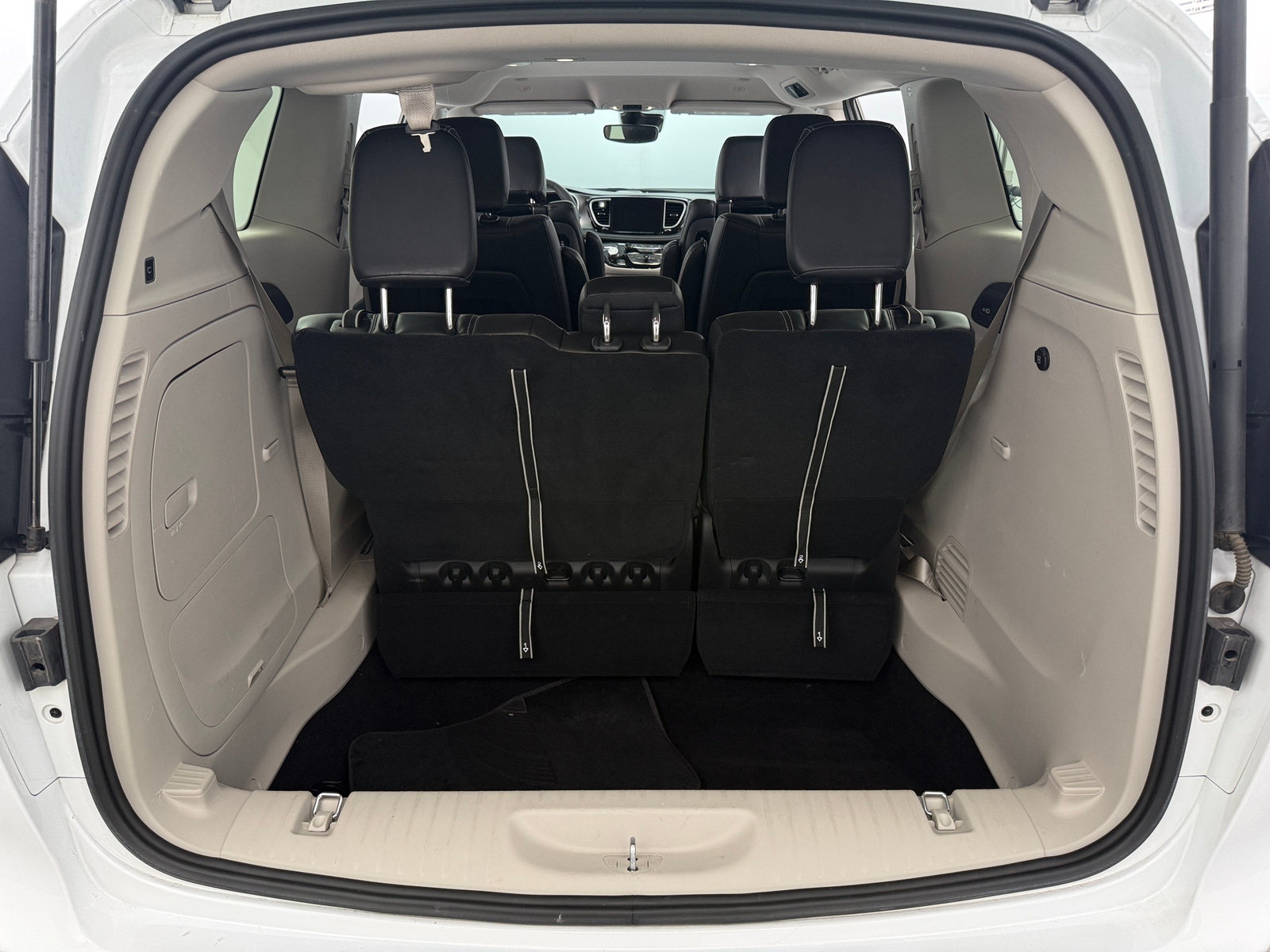 Thumbnail: 2023 Chrysler Pacifica - 6