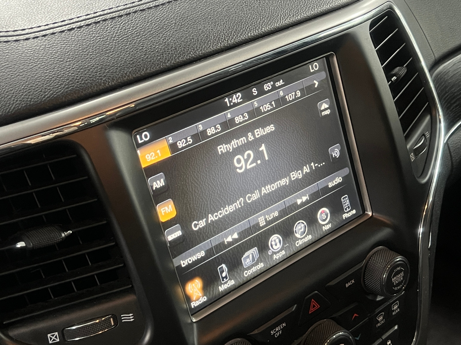 Thumbnail: 2017 Jeep Grand Cherokee - 3