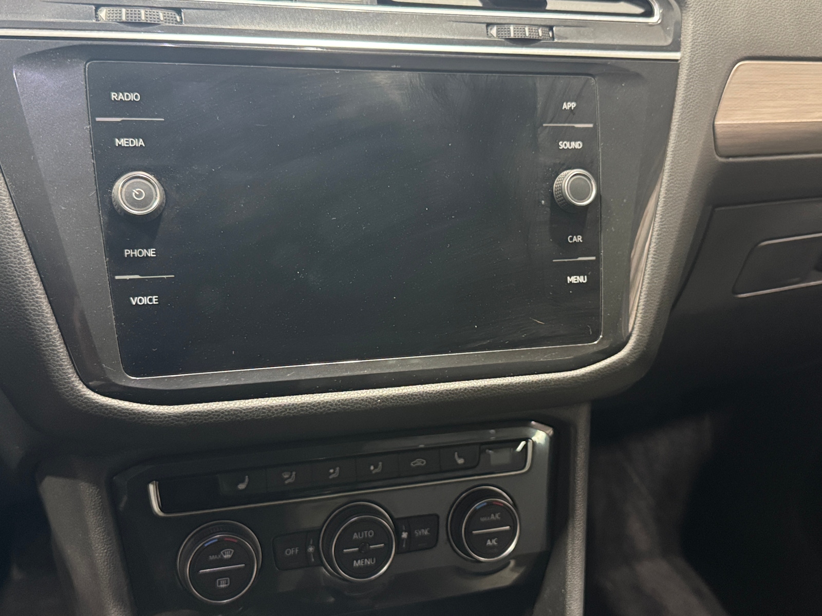 Thumbnail: 2019 Volkswagen Tiguan - 3