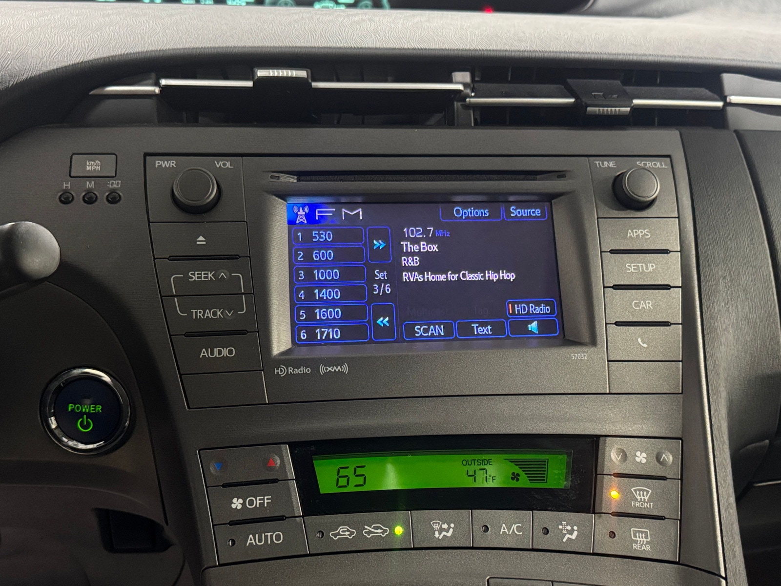 Thumbnail: 2013 Toyota Prius - 4