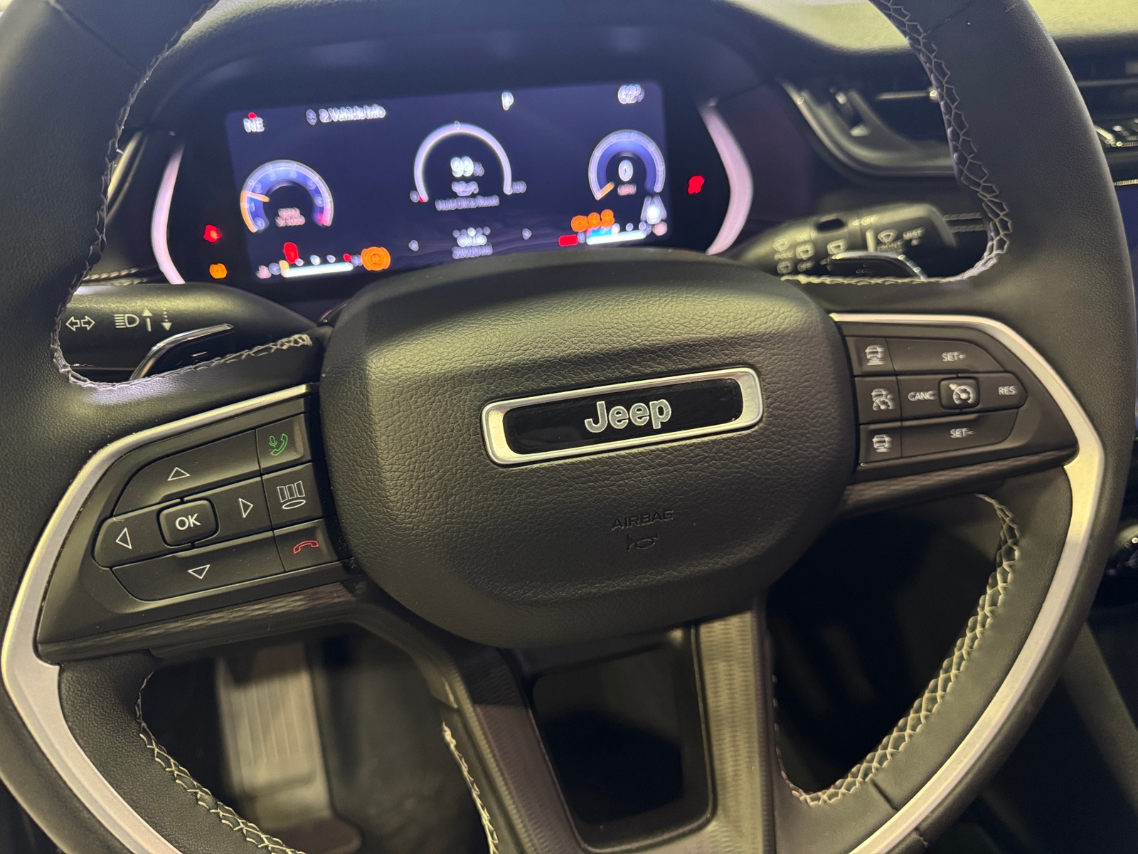 Thumbnail: 2023 Jeep Grand Cherokee L - 5