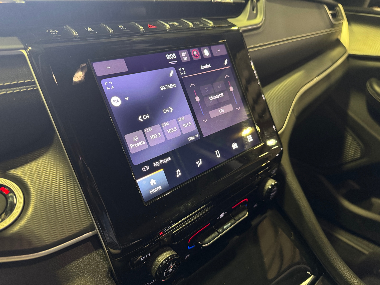 Thumbnail: 2023 Jeep Grand Cherokee L - 4