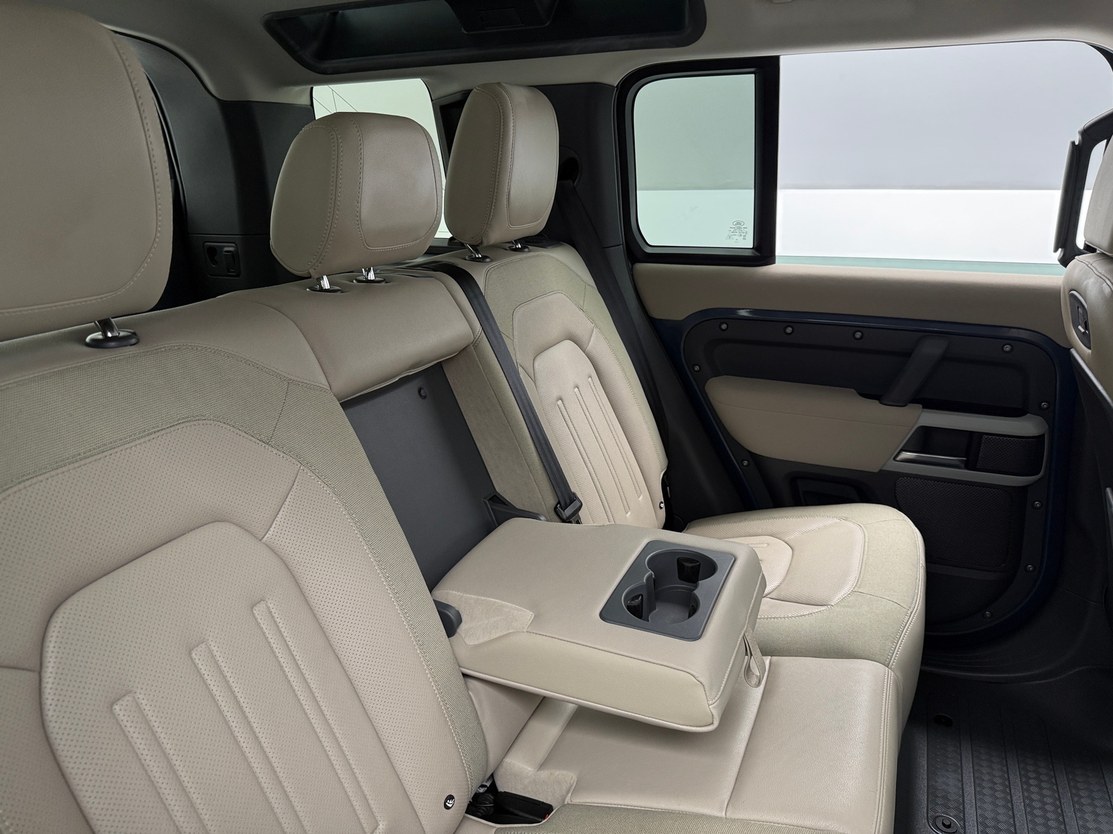 Thumbnail: 2021 Land Rover Defender - 5