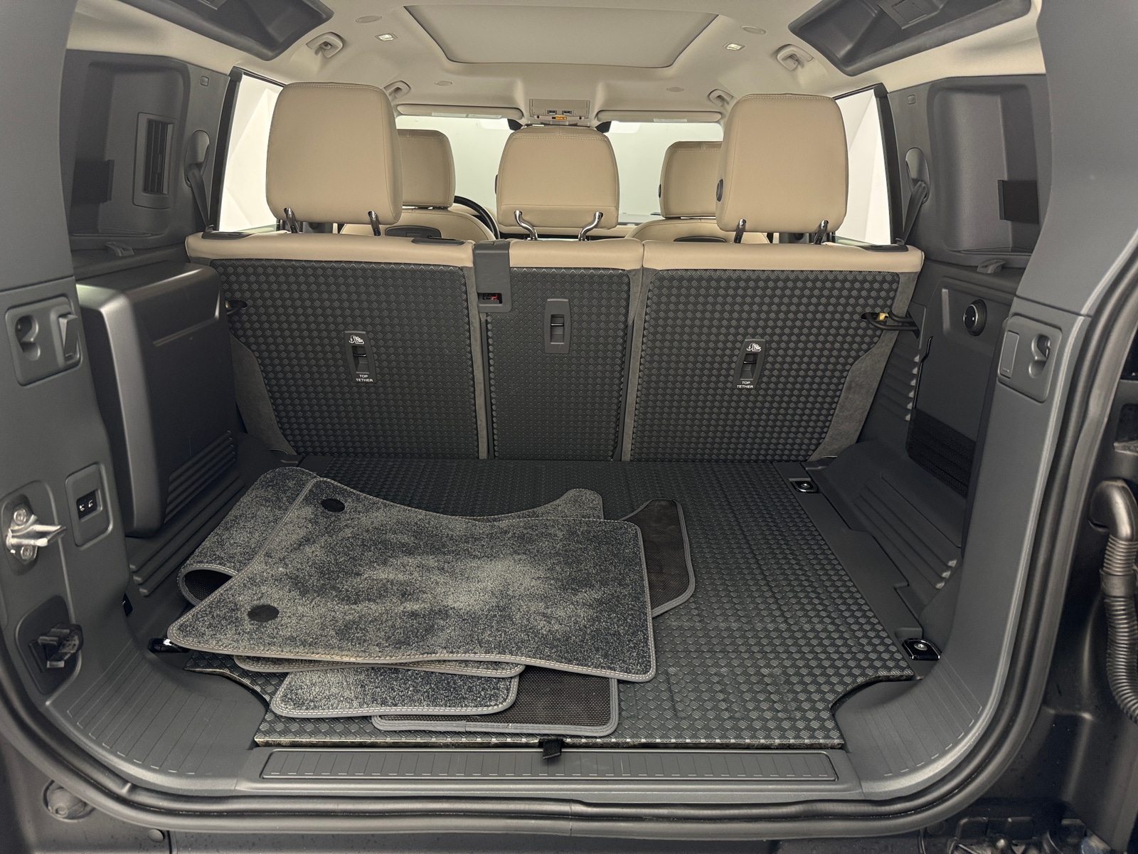 Thumbnail: 2021 Land Rover Defender - 6