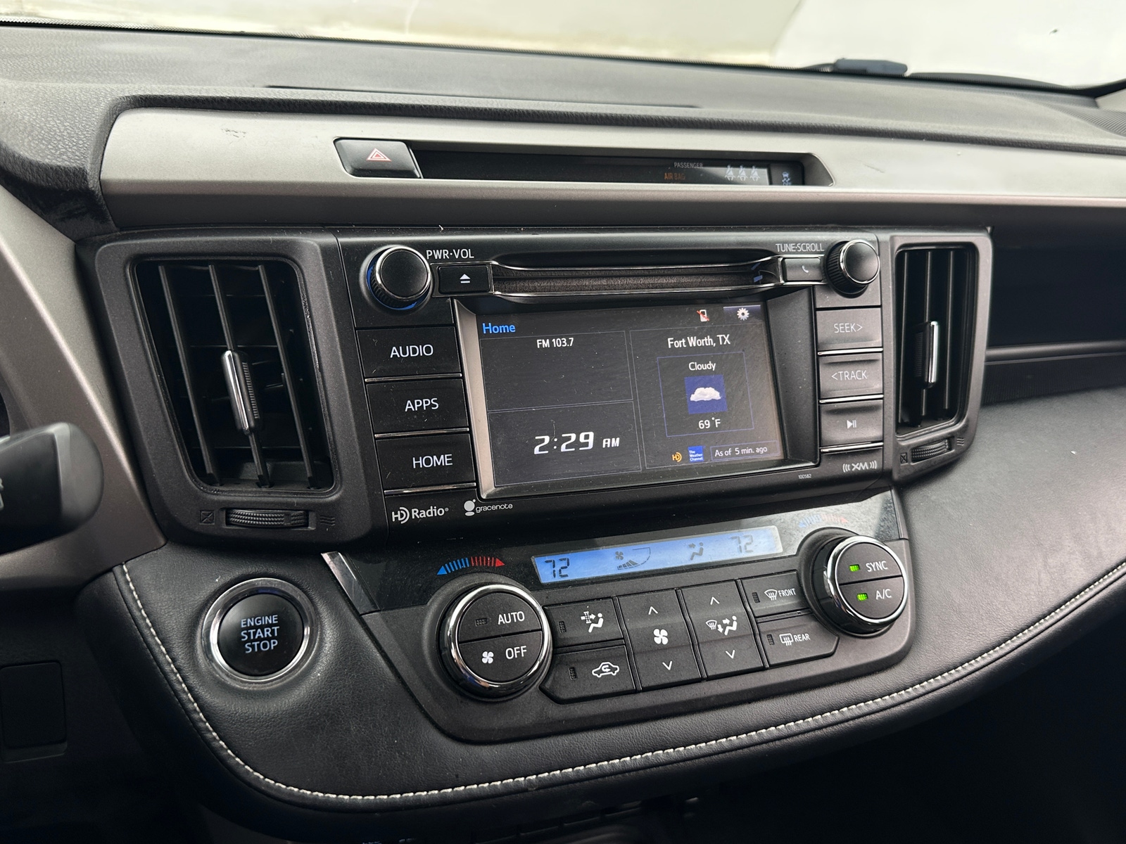 Thumbnail: 2018 Toyota RAV4 - 4