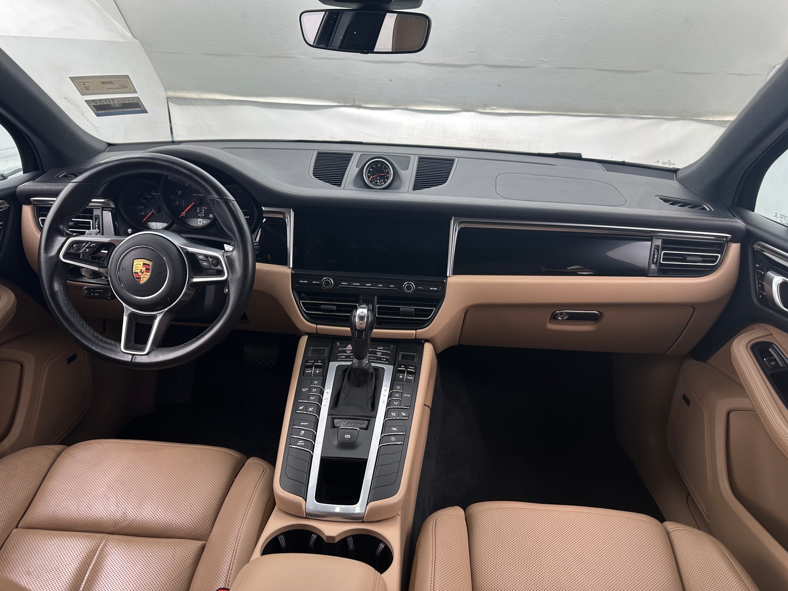 Thumbnail: 2020 Porsche Macan - 2