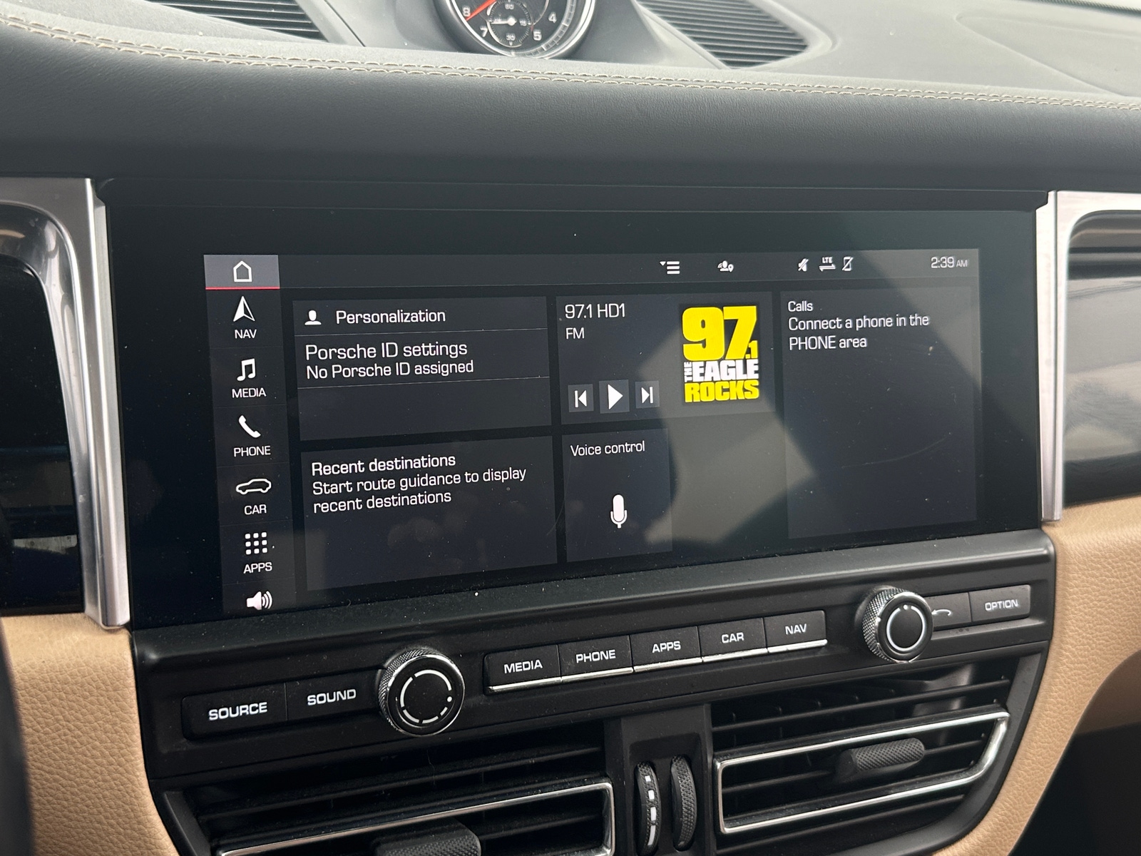 Thumbnail: 2020 Porsche Macan - 3