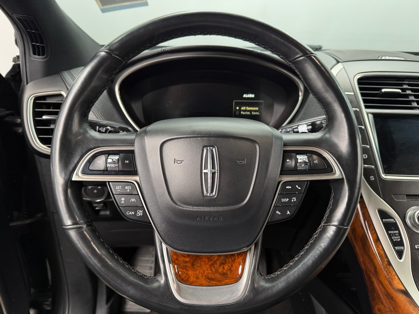 Thumbnail: 2019 Lincoln Nautilus - 4