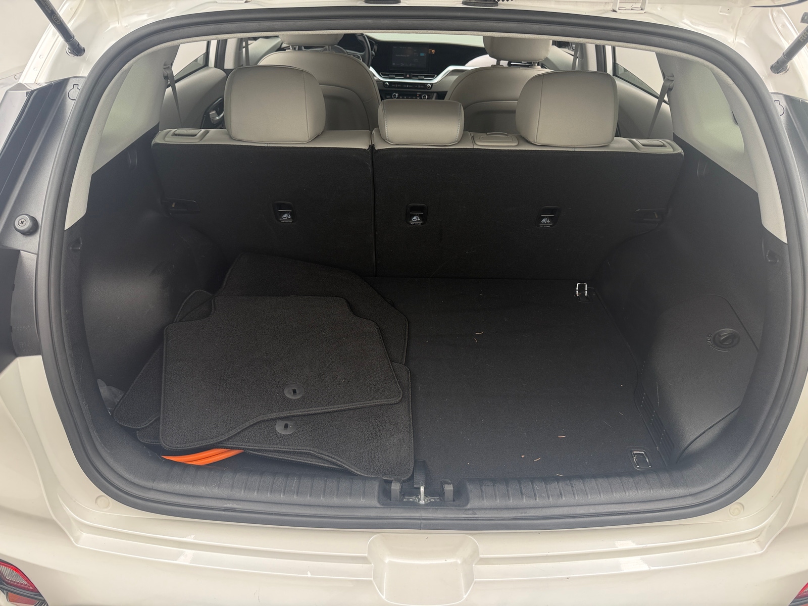 Thumbnail: 2020 Kia Niro - 7