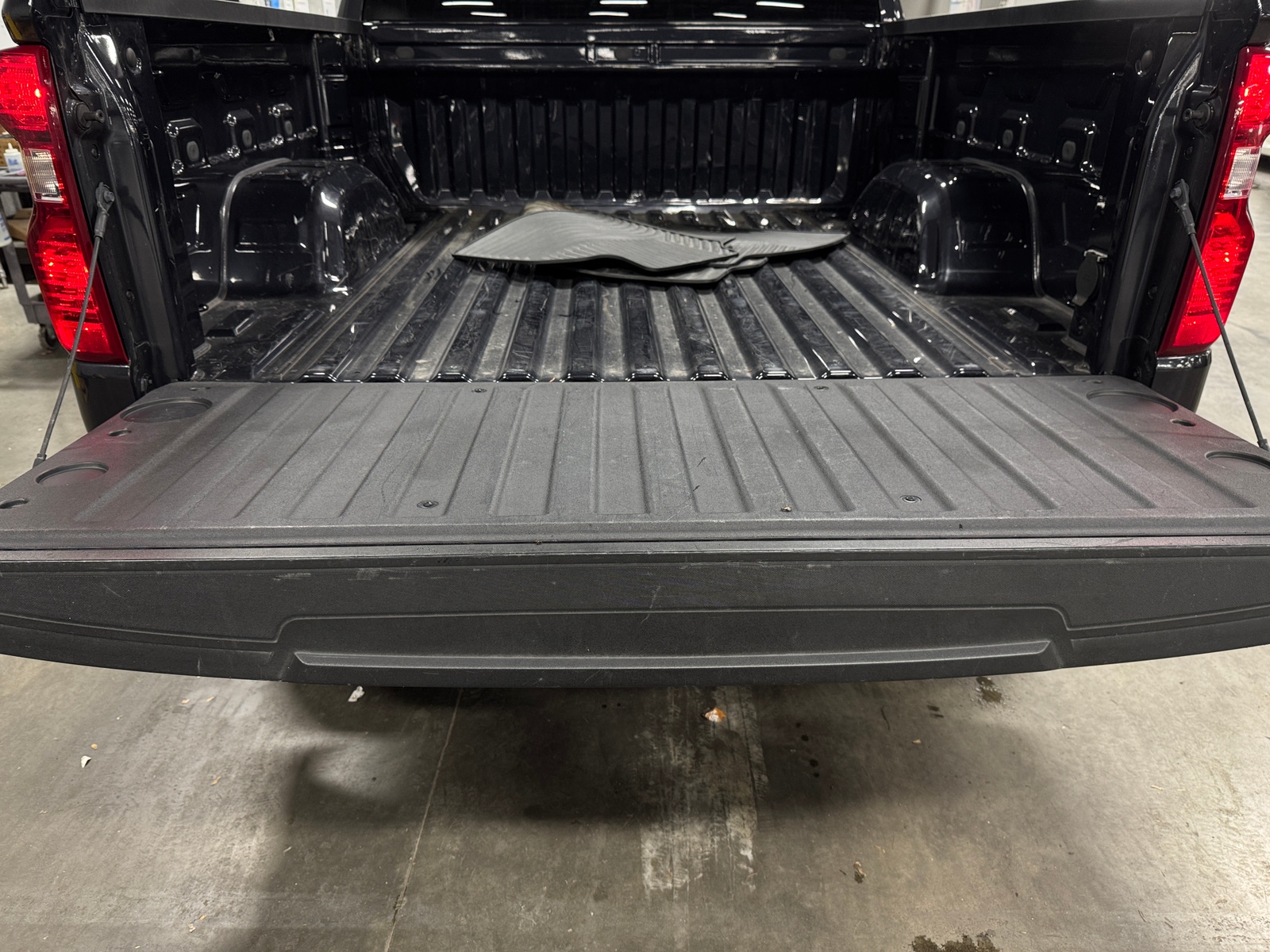 Thumbnail: 2023 Chevrolet Silverado 1500 - 7