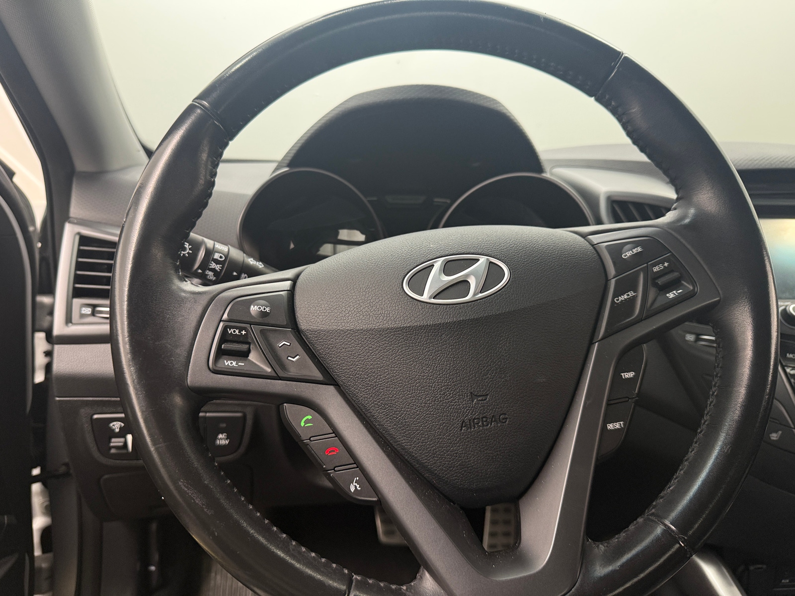 Thumbnail: 2015 Hyundai Veloster - 4