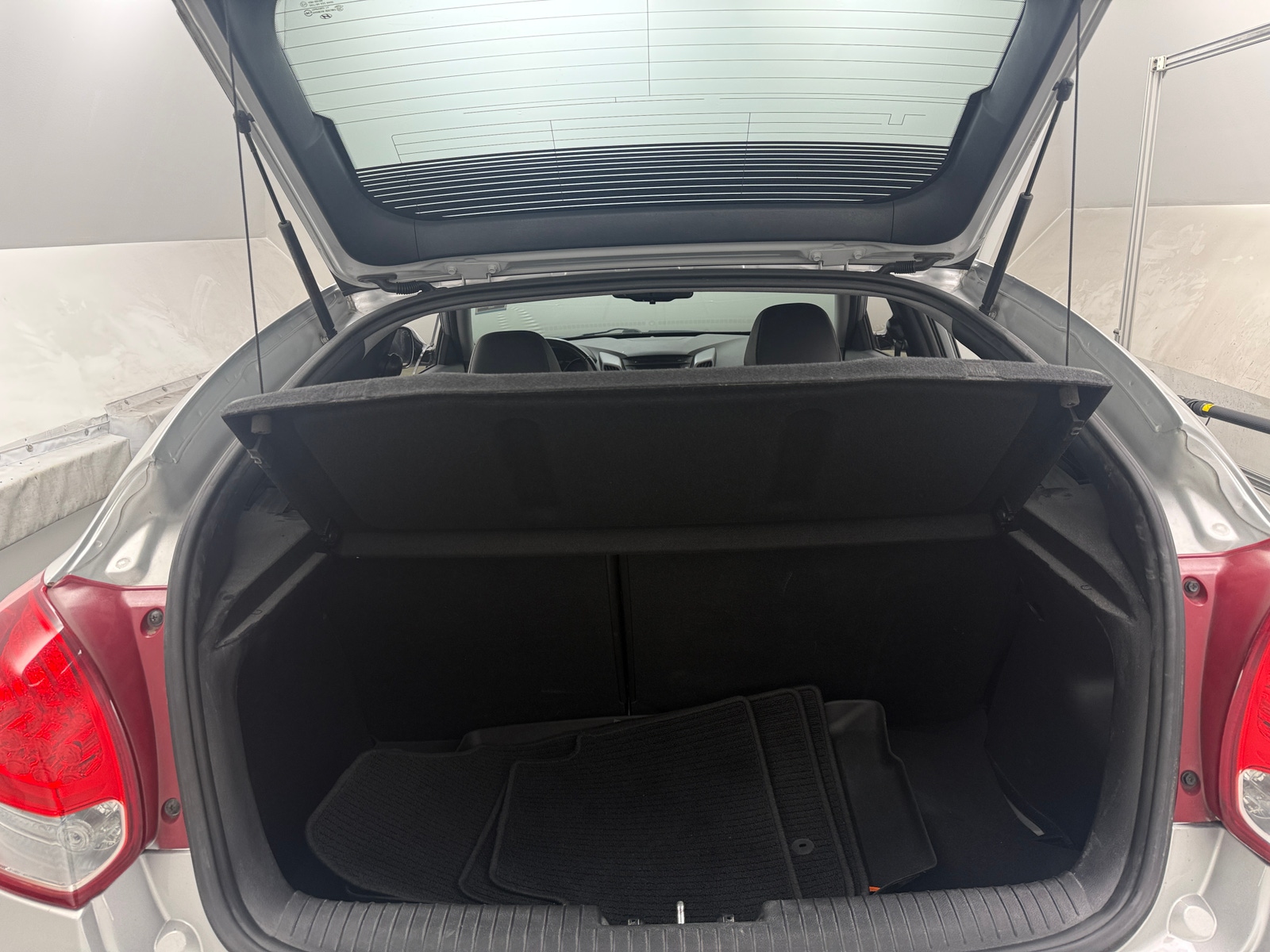 Thumbnail: 2015 Hyundai Veloster - 6