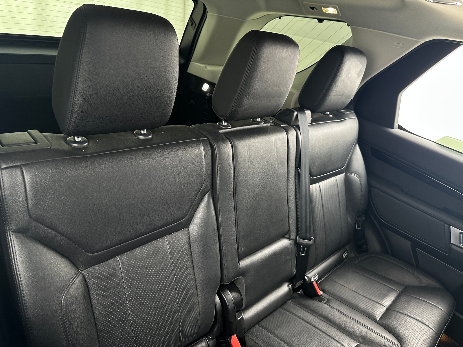 Thumbnail: 2020 Land Rover Discovery - 5