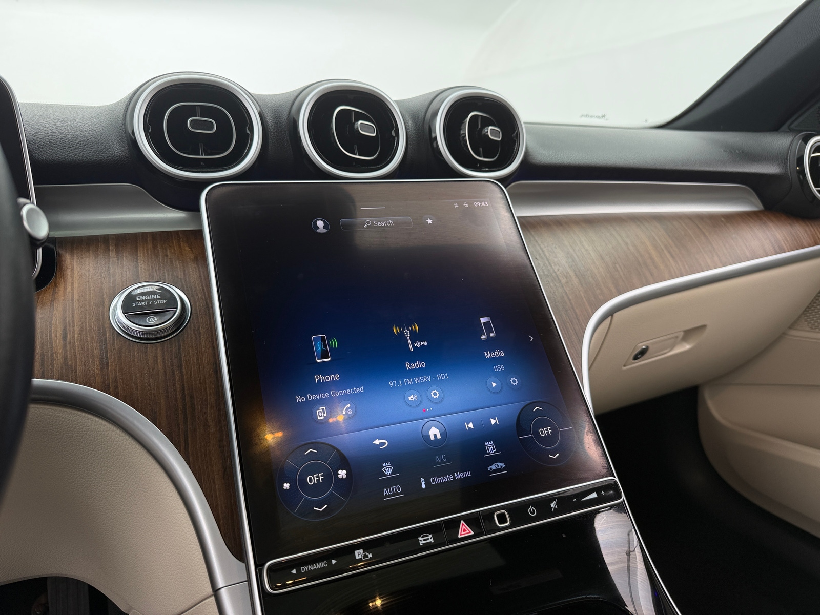 Thumbnail: 2024 Mercedes-Benz C-Class - 3