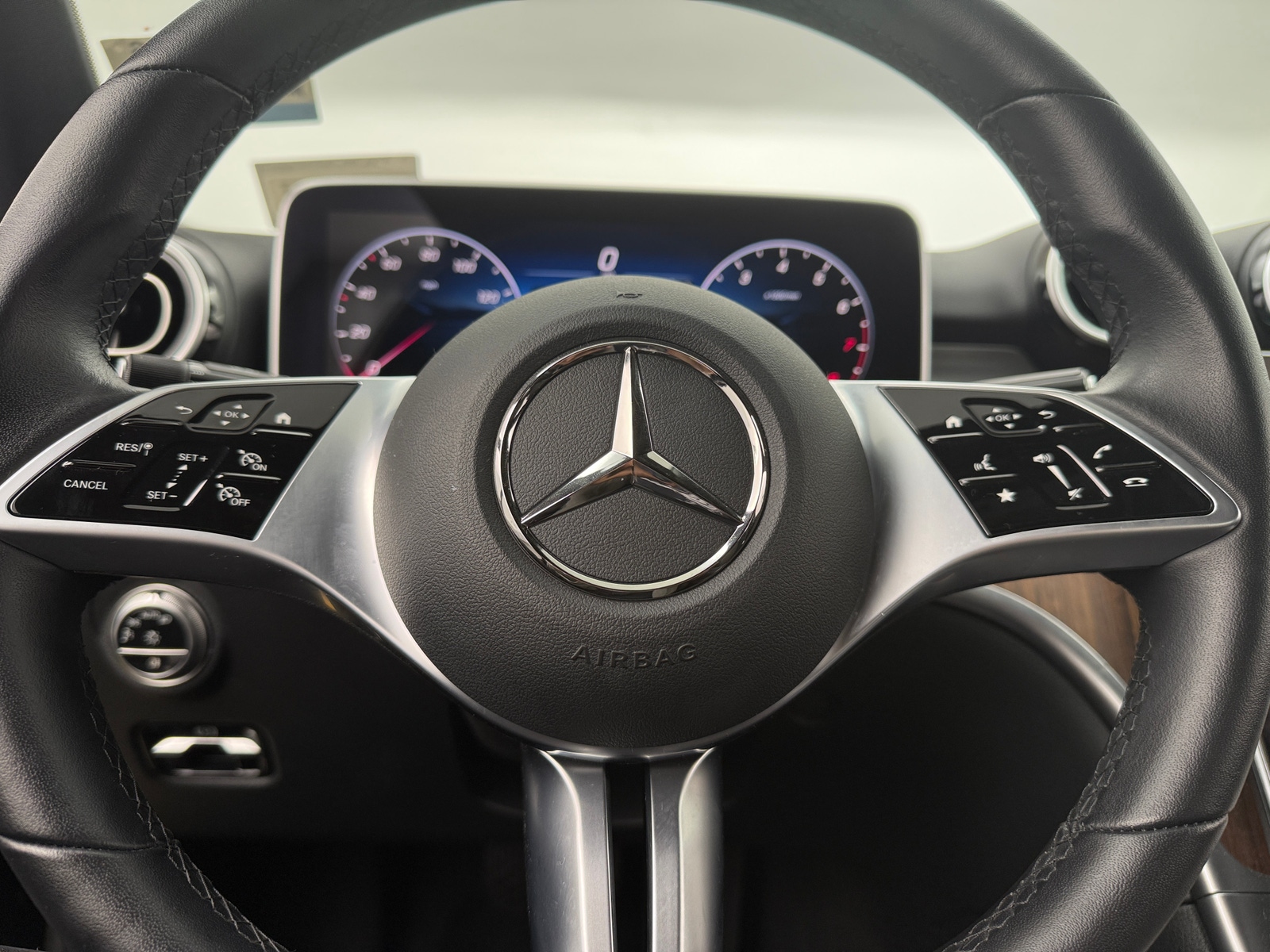 Thumbnail: 2025 Mercedes-Benz C-Class - 4