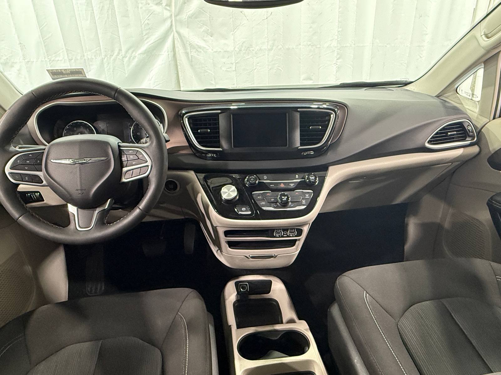 Thumbnail: 2024 Chrysler Voyager - 3