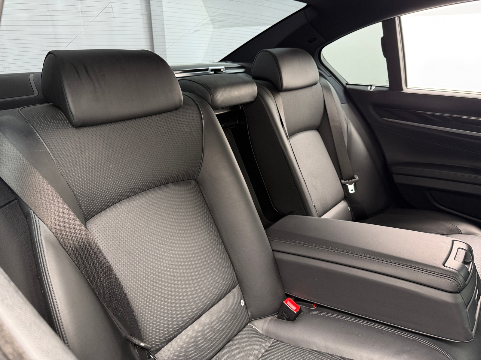 Thumbnail: 2011 BMW 7 Series - 6