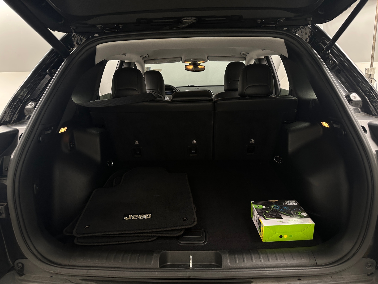 Thumbnail: 2019 Jeep Cherokee - 6