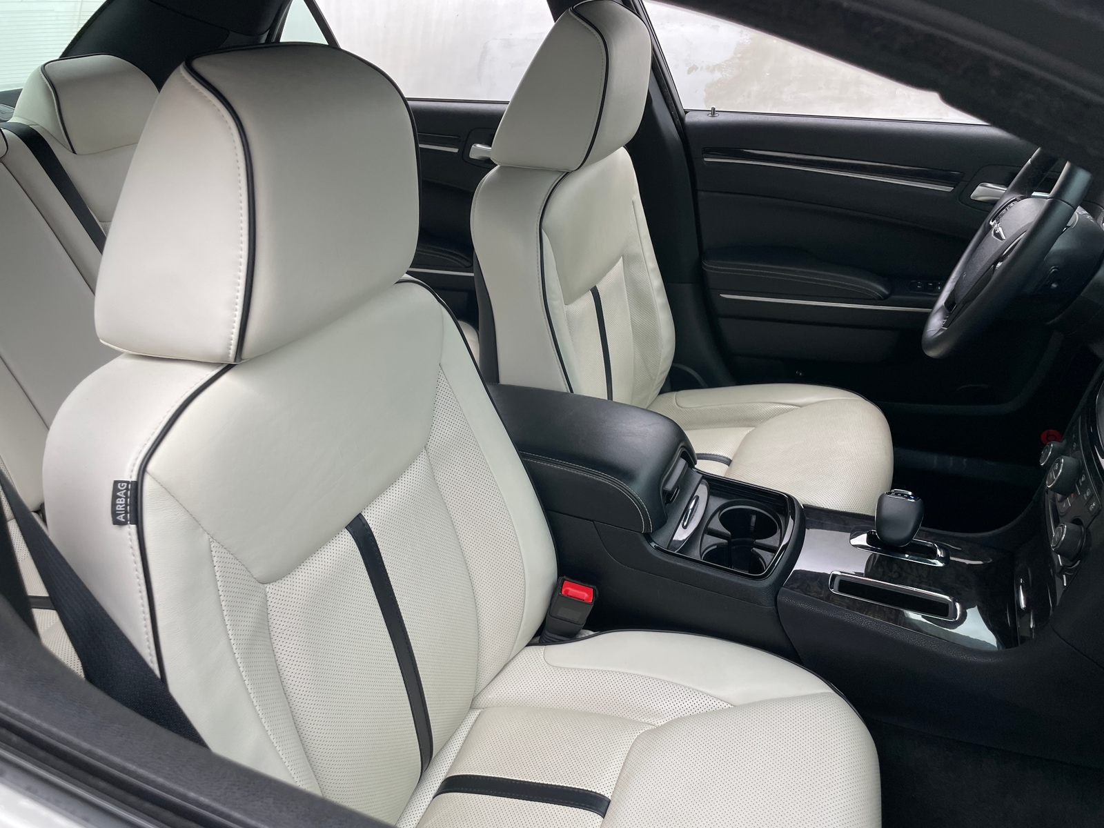 Thumbnail: 2013 Chrysler 300 - 2